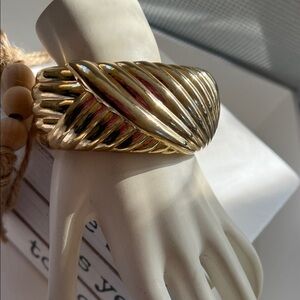 Elegant Gold-Tone Women's Bracelet